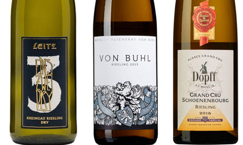 Riesling rekommenderas. På Systembolagets och Vinbetygets topplista