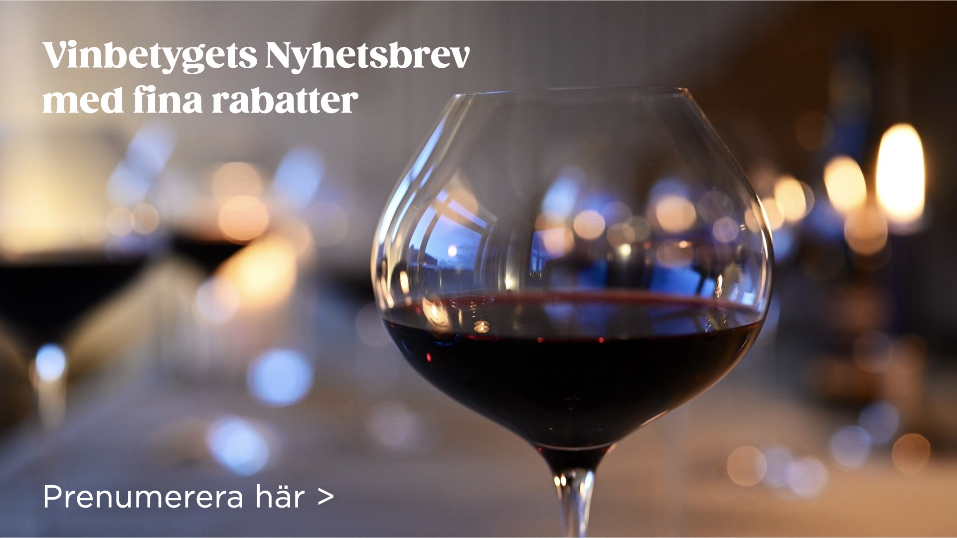 Ett glas med rött vin 