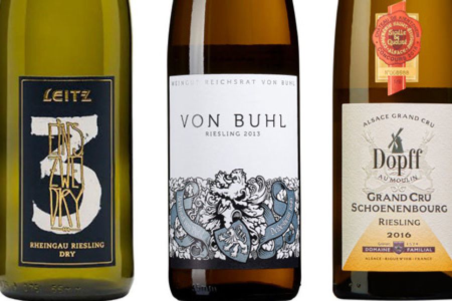 Riesling rekommenderas. På Systembolagets och Vinbetygets topplista